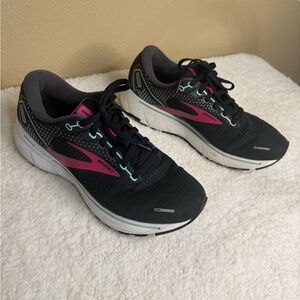 Brooks Women's Black and Pink Running Shoes